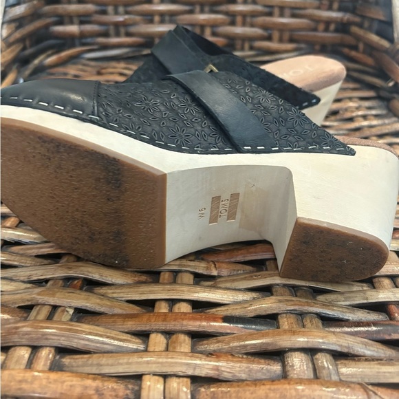 Tom's Elisa Wooden Heel Clog
Black and Cream Leather Mules with Buckle - Picture 8 of 9